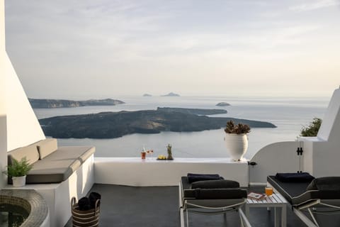 Natural landscape, Hot Tub, Balcony/Terrace, Seating area, Sea view