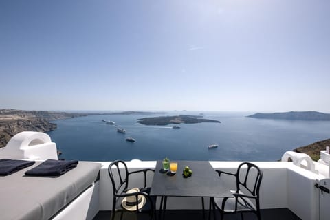 Natural landscape, View (from property/room), Balcony/Terrace, Seating area, Sea view