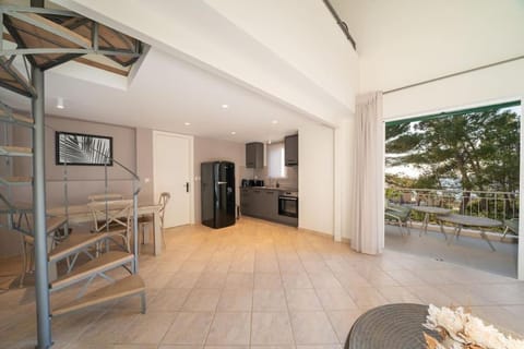 Kitchen or kitchenette, Dining area, pet friendly