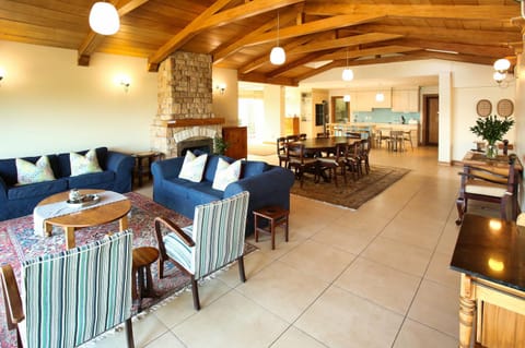 Living room, Seating area, Dining area, kitchen