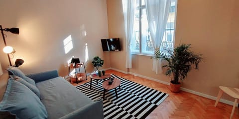 TV and multimedia, Living room, Seating area, Evening entertainment