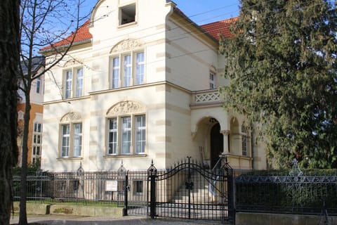 Property building, Day
