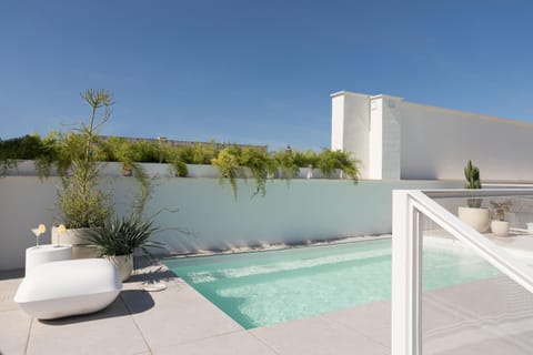Swimming pool, Swimming pool