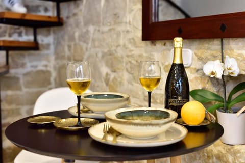 Food and drinks, Decorative detail, Decorative detail, Dining area, kitchen