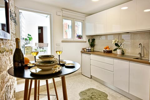 Kitchen or kitchenette, Dining area, Inner courtyard view, stove, kitchen