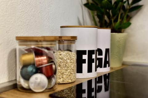 Day, Coffee/tea facilities, Decorative detail, Decorative detail, kitchen