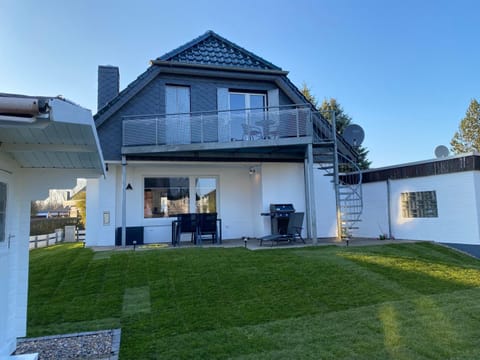 Property building, Spring, Day, Garden