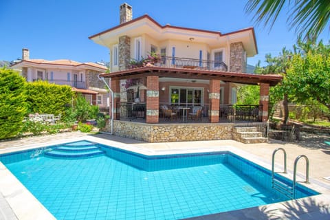 Property building, Patio, Garden, Swimming pool, Swimming pool