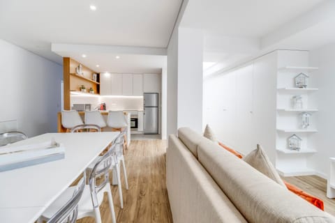 Kitchen or kitchenette, Living room, Seating area, Dining area, minibar, pet friendly, stove