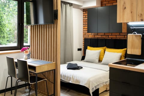 Bed, TV and multimedia, Kitchen or kitchenette, Living room, Photo of the whole room, Seating area, Dining area, Evening entertainment, Bedroom, minibar, towels, air conditioner