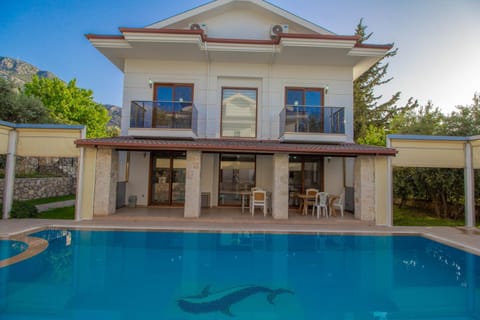Patio, Mountain view, Swimming pool, Swimming pool, sunbed