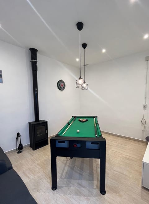 Billiard, Game Room