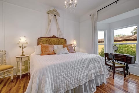 The Gatsby Mansion Heated Pool Heart of Town House in Saint Augustine