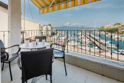 View (from property/room), Balcony/Terrace, Seating area, City view, Sea view