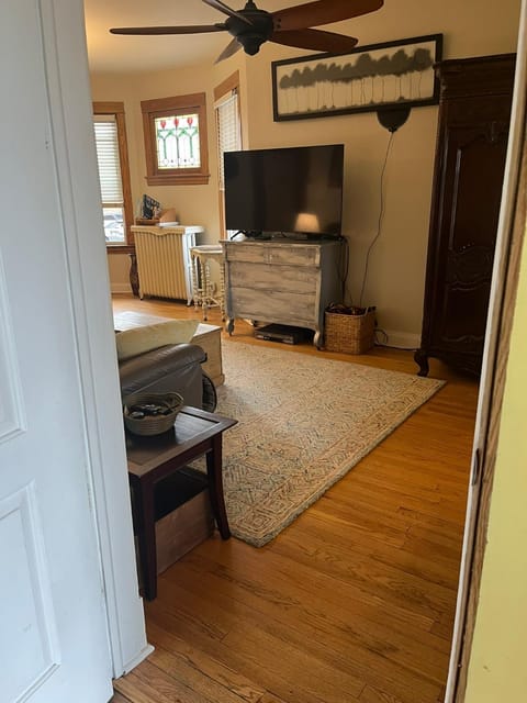 Facade/entrance, TV and multimedia, Living room