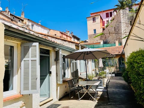 Property building, Patio, Day