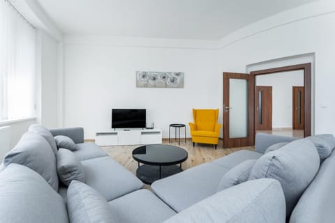 Communal lounge/ TV room, TV and multimedia, Living room, Seating area