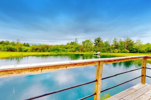 Rock Stream Sanctuary House in Seneca Lake