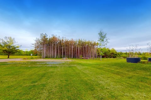 Rock Stream Sanctuary House in Seneca Lake