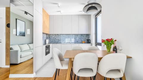 Kitchen or kitchenette, Dining area, minibar, air conditioner