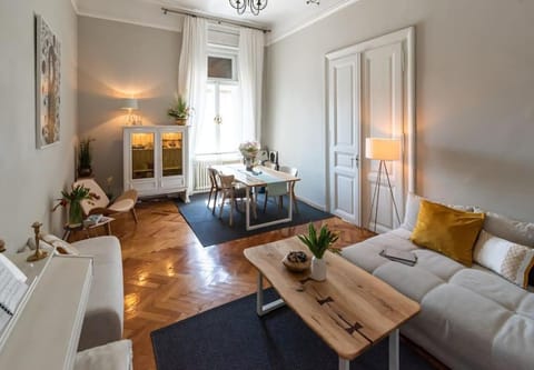 No.8: Lovely & Cosy 3-room Heart of the City Apartment in Timisoara