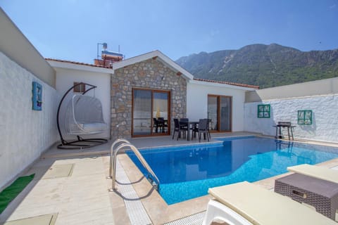 Patio, BBQ facilities, Garden, Dining area, Mountain view, Swimming pool, sunbed