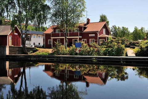 Property building, Spring, Day, Lake view