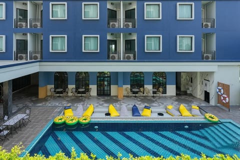 Swimming pool