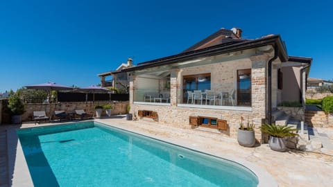 Property building, Garden, Balcony/Terrace, Seating area, Dining area, Swimming pool