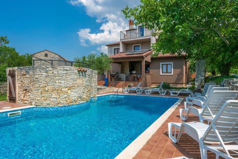 Property building, Swimming pool, sunbed