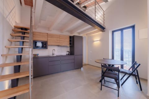 Kitchen or kitchenette, Dining area, stove