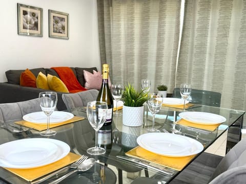 Living room, Seating area, Dining area