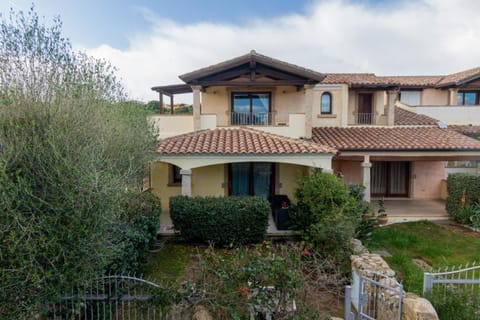 Property building, Facade/entrance, Off site