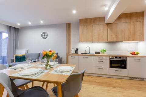 Coffee/tea facilities, Kitchen or kitchenette, Food and drinks, Dining area, Food, minibar, pet friendly, stove, toaster