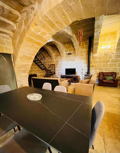 Il Mithna farmhouse with indoor heated jacuzzi pool Villa in Malta