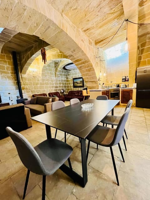 Il Mithna farmhouse with indoor heated jacuzzi pool Villa in Malta