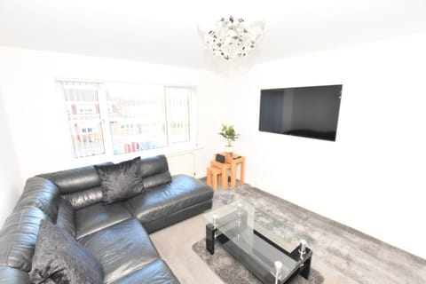 3 Bedroom Apartment in a Quiet Location Apartment in Coatbridge