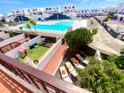 Balcony/Terrace, Swimming pool, sunbed