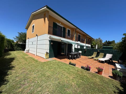 Property building, Patio, Garden view, sunbed