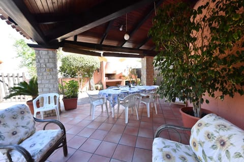 Patio, Garden, Dining area
