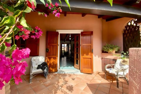 Patio, Facade/entrance