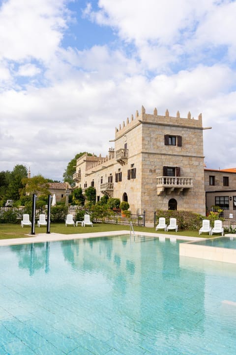 Facade/entrance, Swimming pool