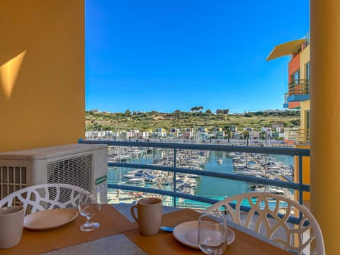 View (from property/room), Balcony/Terrace, Lake view, Sea view