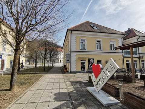 Property building, Neighbourhood, Street view