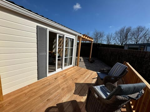 ThuizInOuddorp Parel no 30 & Oester no 29 Verkoeling aan Zee Chalet in Ouddorp