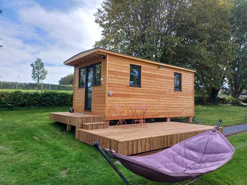 Property building, Patio, Spring, Garden, Garden view