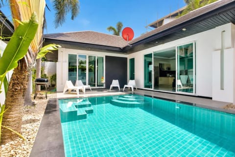 Property building, Pool view, Pool view, Swimming pool, Swimming pool, Swimming pool