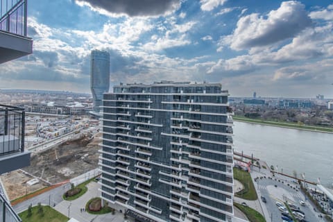 Property building, Day, Natural landscape, Bird's eye view, City view, Lake view, River view