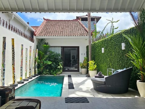 Patio, Pool view, Swimming pool, Swimming pool, sunbed