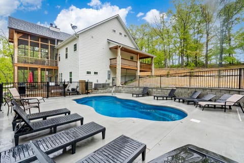 Cedarwood Farmstead House in Ridgedale